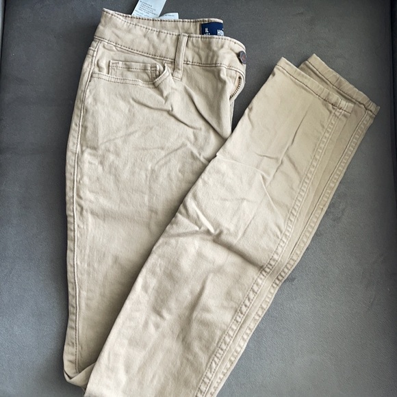 Like new Hollister khaki pants size 1L skinny - Picture 2 of 2